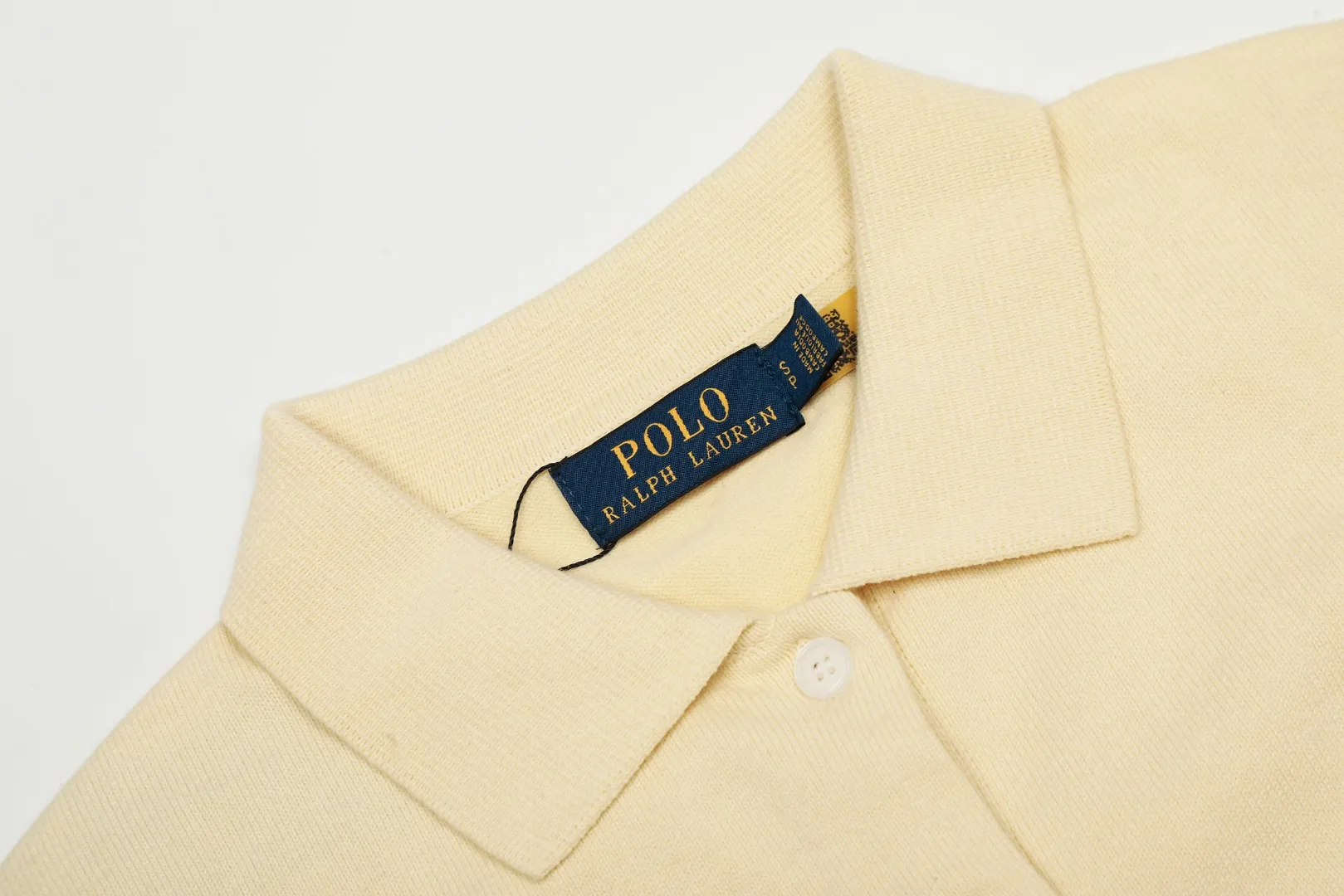 P210 Top quality" Style number: DS210# (not off the shelves all year round) [Ralph Lauren lapel solid color basic pony embroidered logo knitted cardigan long sleeves] ✅Ralph Lauren Ralph Lauren classic basic goddess versatile plain knit lapel cardigan long-sleeved small jacket ✅Main supply platform live broadcast Wholesale entities ✅ZP quality 1:1 version Scan the code to enter the GF website Counter quality ✅Detailed quality The only one in Guangzhou Imported quality cotton yarn Focusing on high-end, cost-effective, and good quality. Needless to say, the version is restored to the original. Loose, comfortable and stress-free. Simple is high-end. Classic is timeless. ✅The upper body is simple and easy to match. A must-have for goddess ootd. Good-looking clothes are never picky. A must-have in the goddess’ wardrobe. Size: S-XL. Color: black, white, gray, navy blue, khaki, pink, apricot, light blue, green, Chinese red.